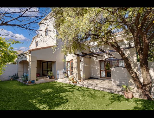 2 BEDROOM DUPLEX FOR SALE IN SUNNINGHILL